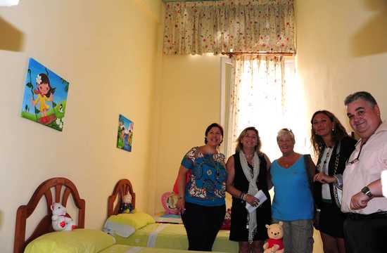  LA DIRECTORA TERRITORIAL DE JUSTICIA Y BIENESTAR SOCIAL VISITA EL CENTRO DE ACOGIDA DE MENORES DE LES ROTES 