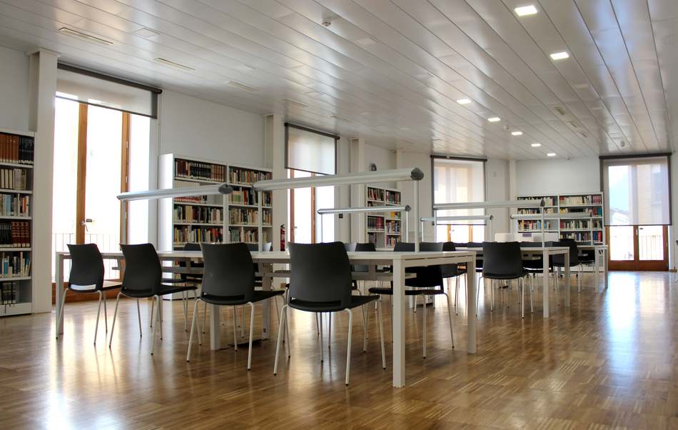  La Biblioteca Pública de Dénia amplía el horario de los sábados en época de exámenes