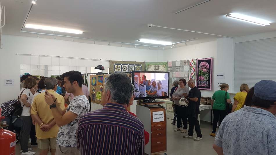 Apertura de la exposición de trabajos de los talleres plásticos de Dinàmics y Llunàtics