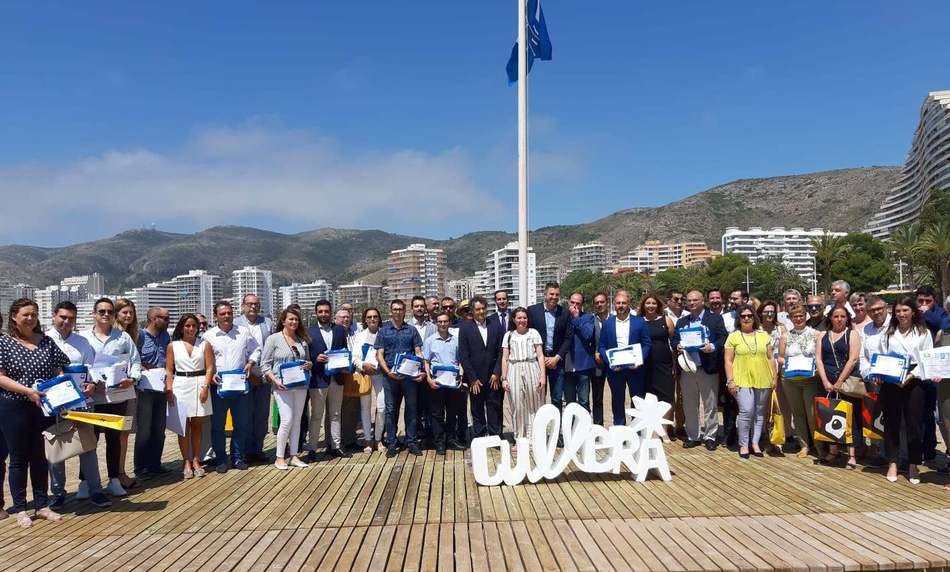  El regidor de Platges arreplega les sis banderes blaves de Dénia