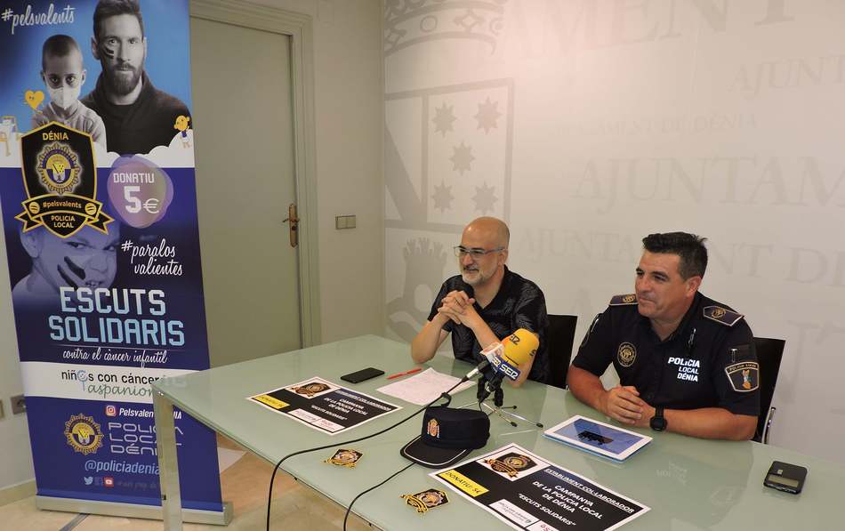 La Policia Local de Dénia s’adhereix a la campanya “Escuts solidaris” de lluita contra el cà...