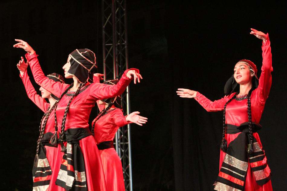  
Cultura Dénia ompli les nits d’estiu de música, cinema, art i dansa