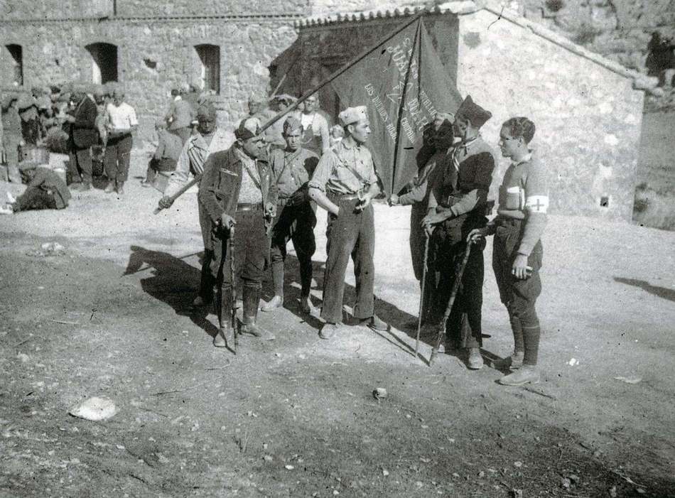 El batallón Juan Marco en el frente de Teruel. El primero por la derecha es Manuel Usano