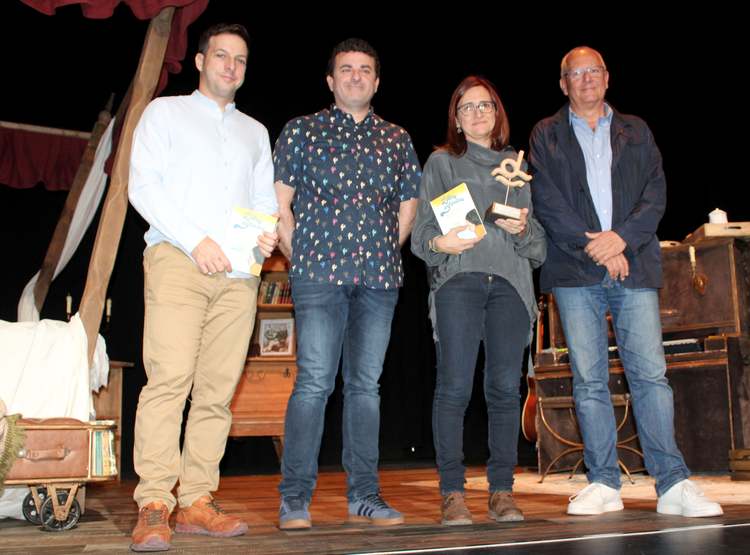  
 
Muriel Viallanueva guanya el II Premi de narrativa infantil-juvenil en valencià Ciutat...