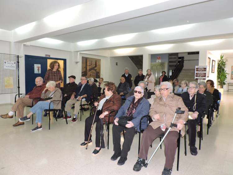 Inauguración de la exposición de trabajos artísticos de los residentes de Santa Llúcia