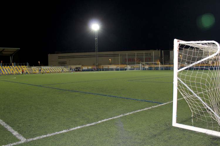 L’Ajuntament de Dénia licita la contractació del canvi de gespa del camp de futbol Diego Mena