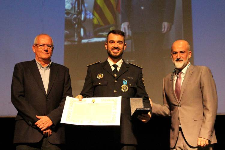 La Policía Local de Dénia reconoce los 12 años de Martínez Espasa al frente de la jefatura