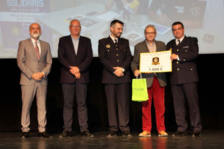  

La Policia Local de Dénia reconeix els 12 anys de Martínez Espasa al capdavant de la di...