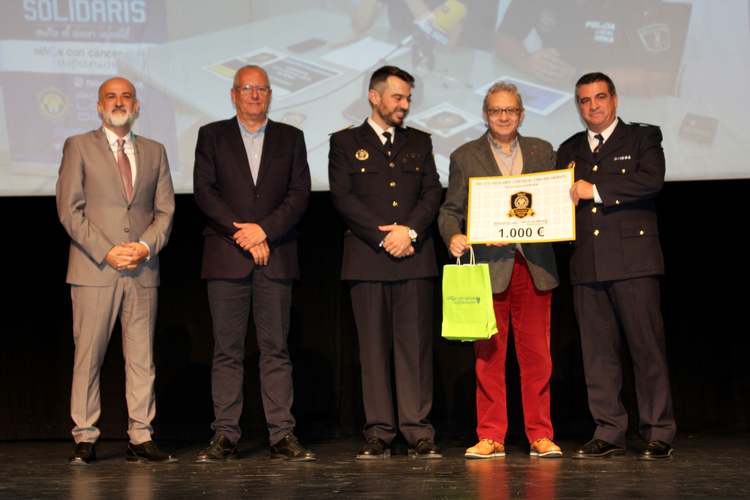 La Policía Local de Dénia reconoce los 12 años de Martínez Espasa al frente de la jefatura