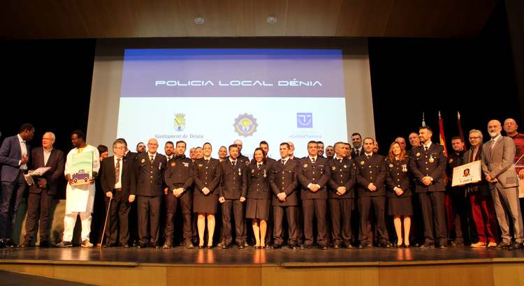 La Policía Local de Dénia reconoce los 12 años de Martínez Espasa al frente de la jefatura