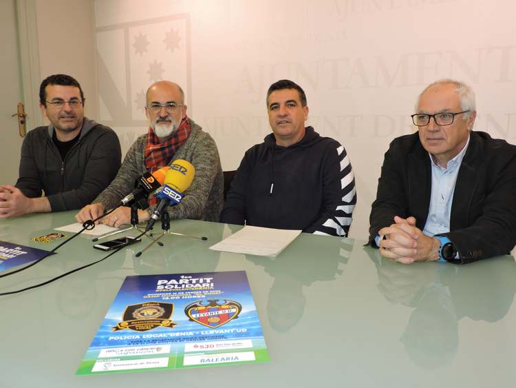 La Policía Local de Dénia se enfrentará a veteranos del Levante en un partido de fútbol para...