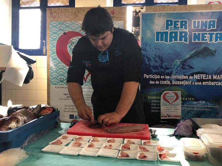  Héctor Nieto, cocinero de La Xerna del Mar, sorprende con sus tres maneras de preparar el pez limón 