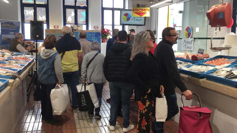 Héctor Nieto, cocinero de La Xerna del Mar, sorprende con sus tres maneras de preparar el pe...