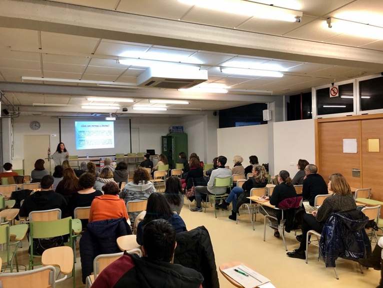 L’escola de mares i pares de Prevenció d’Addiccions clou la vint-i-una edició amb una valora...