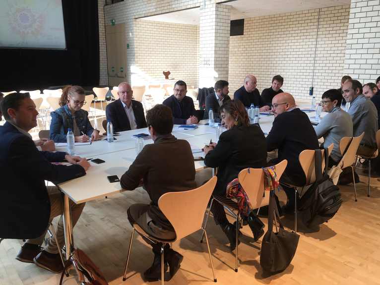 Reunió de treball presidida per l'alcalde de Burgos