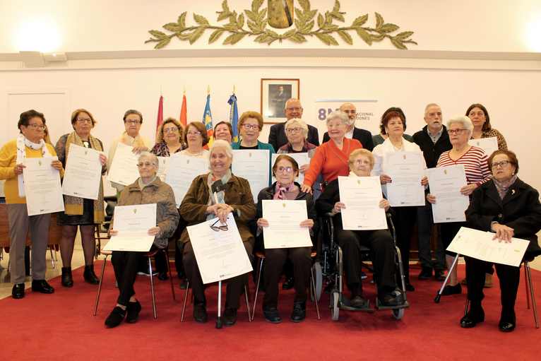 Dénia homenajea a las primeras mujeres que se alfabetizaron en el centro de Educación de Per...