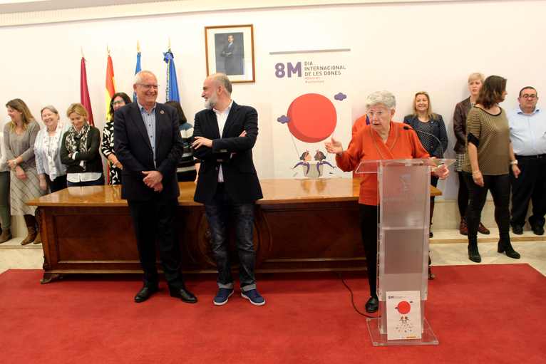 Dénia homenajea a las primeras mujeres que se alfabetizaron en el centro de Educación de Per...