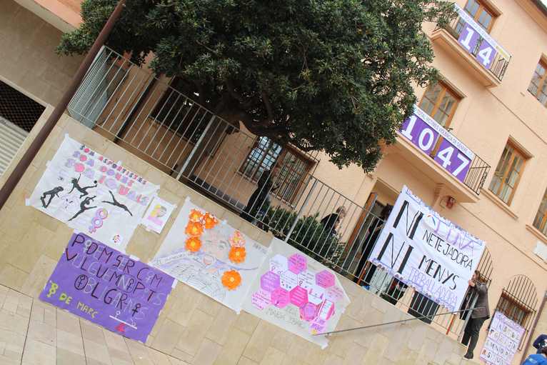 Dénia homenajea a las primeras mujeres que se alfabetizaron en el centro de Educación de Per...