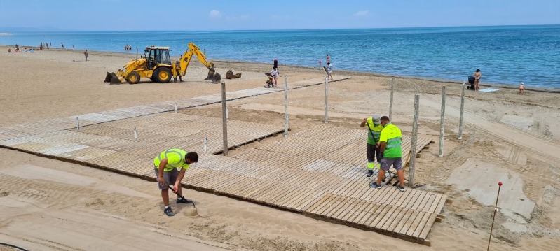 La platja accessible de Punta del Raset comença a funcionar l'1 de juliol