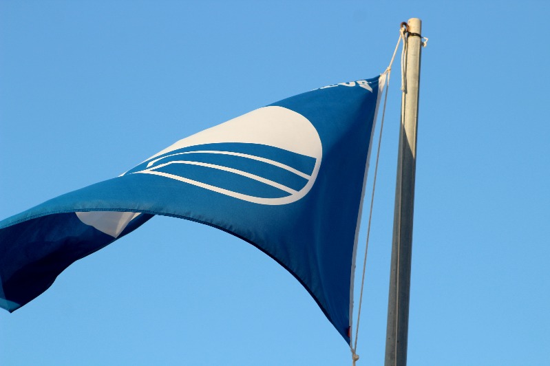 Dénia revalida les banderes blaves de les seues platges i ports esportius