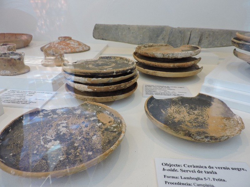 Manuel Sánchez Valentín dona al Museu de la Mar de Dénia un conjunto de cerámicas del siglo ...