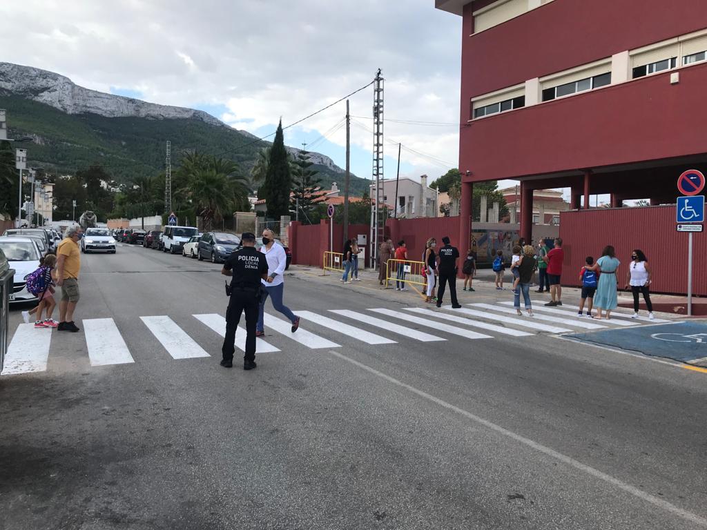 Dispositiu especial de la Policía Local de Denia per a l'inici del nou curs escolar