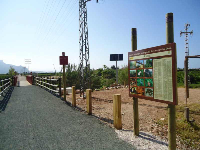  El programa ‘Actividades en familia’ estrena el nuevo curso con una excursión por la Vía Verde y La Xara 