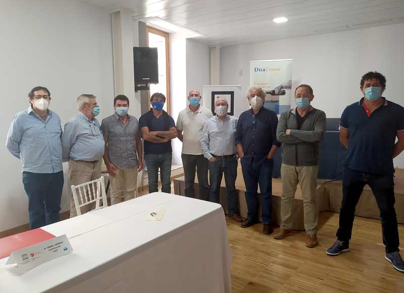 
Pescadores y científicos intercambian en Dénia proyectos y experiencias