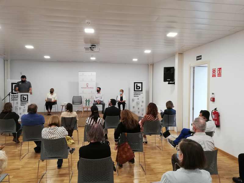 El Centre Públic Municipal de Formació de Persones Adultes d'Alfafar i la seua associaci...