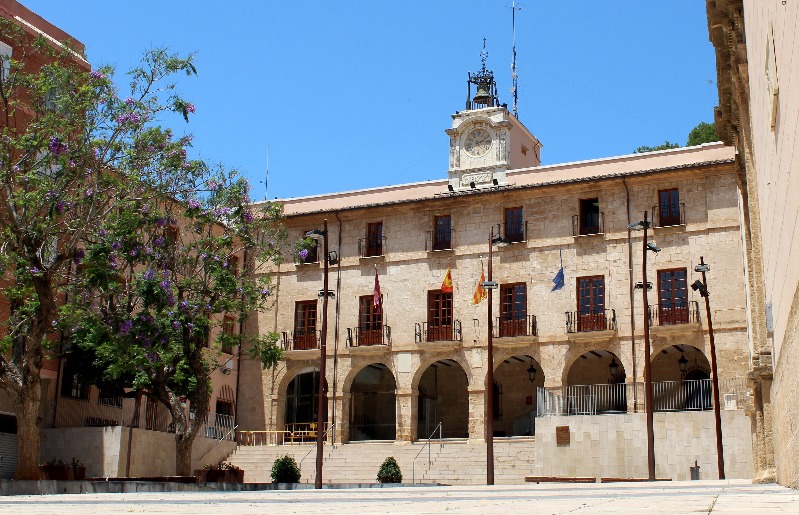 El Ajuntament de Dénia convoca ayudas para el pago de gastos de la vivienda habitual dirigid...