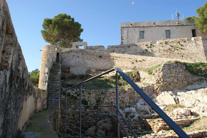 La restauració del Verger Alt i el baluard oriental del castell de Dénia posa en valor les a...