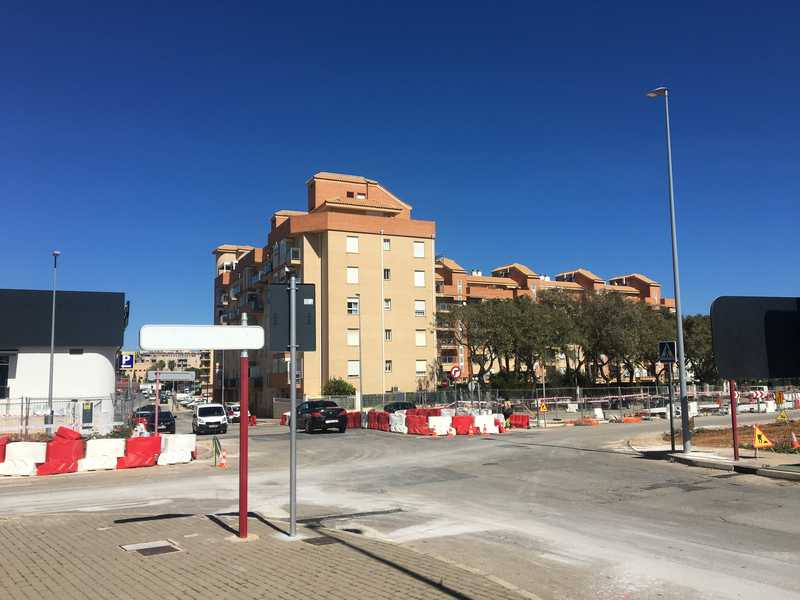 El Camí Pou de la Muntanya se corta al tráfico a la altura de Joan Fuster por las obras del ...