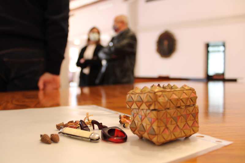 Bernat Cardona dona a l’Arxiu de Dénia un conjunt de miniatures fetes pel seu avi durant l’e...