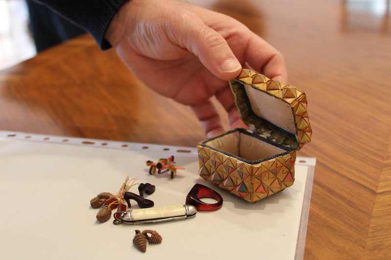 Bernat Cardona dona al Arxiu de Dénia un conjunto de miniaturas hechas por su abuelo durante...