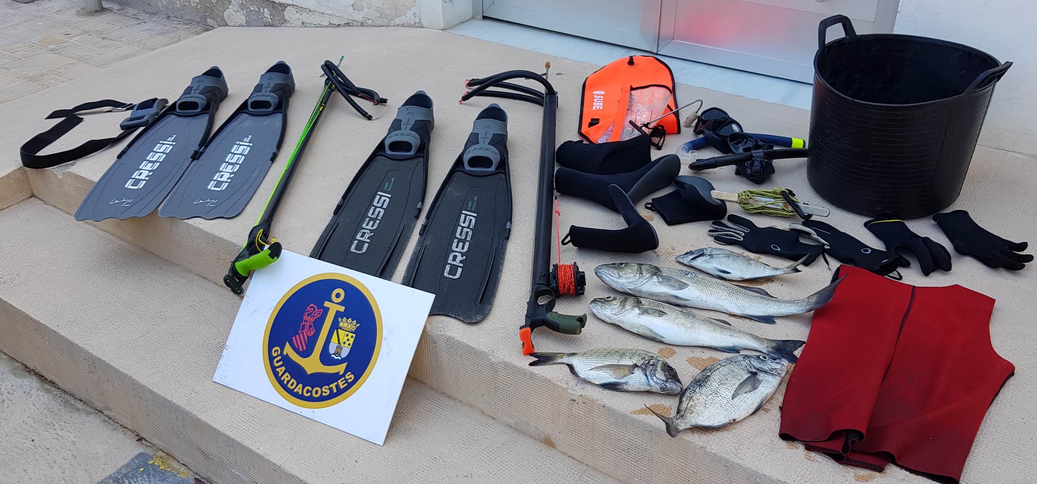 Incautado el material y las capturas de dos pescadores furtivos en el Cap de Sant Antoni