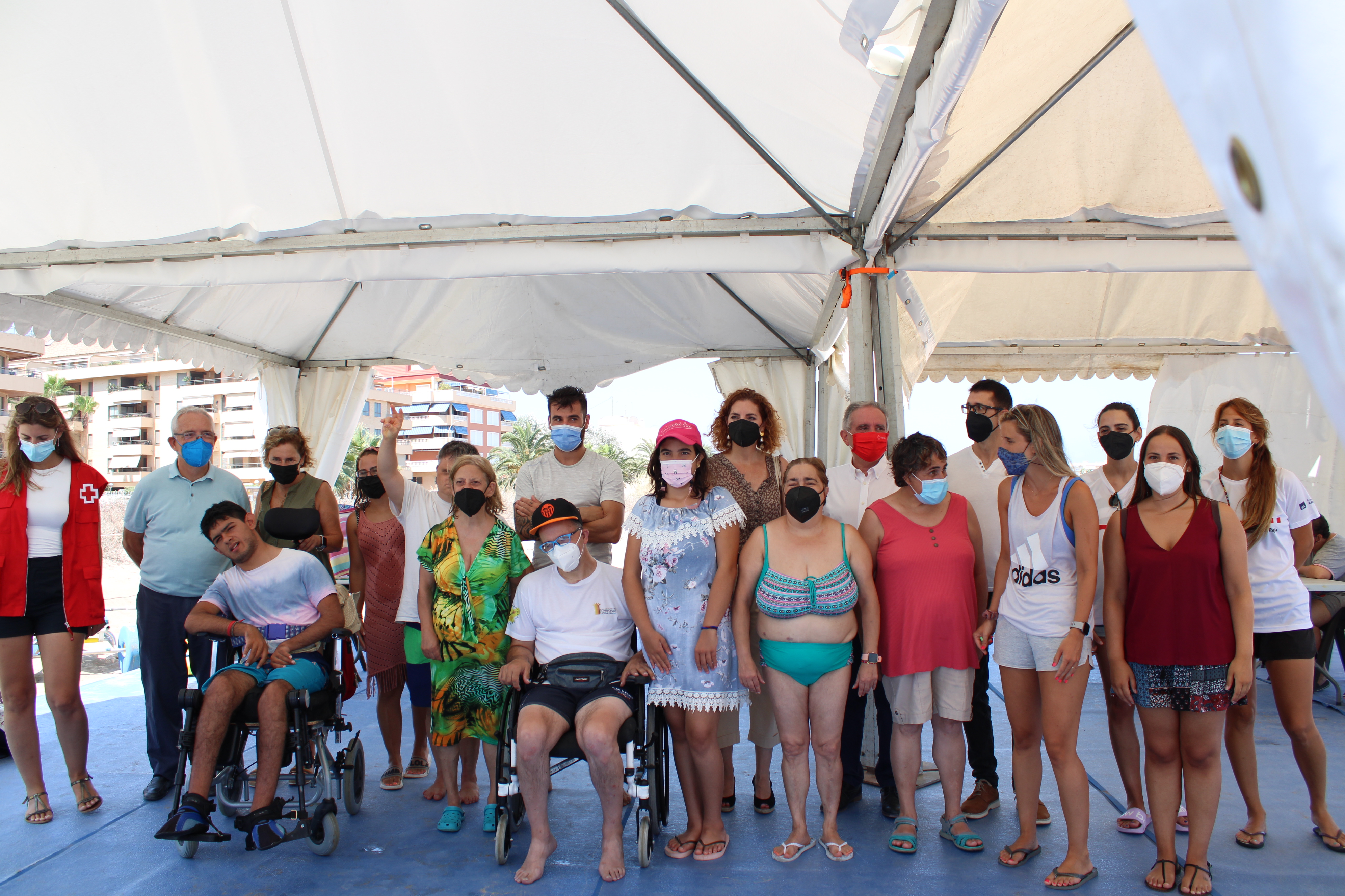 Torna el programa d'oci “Con los pies en la arena” per a persones amb diversitat funcional