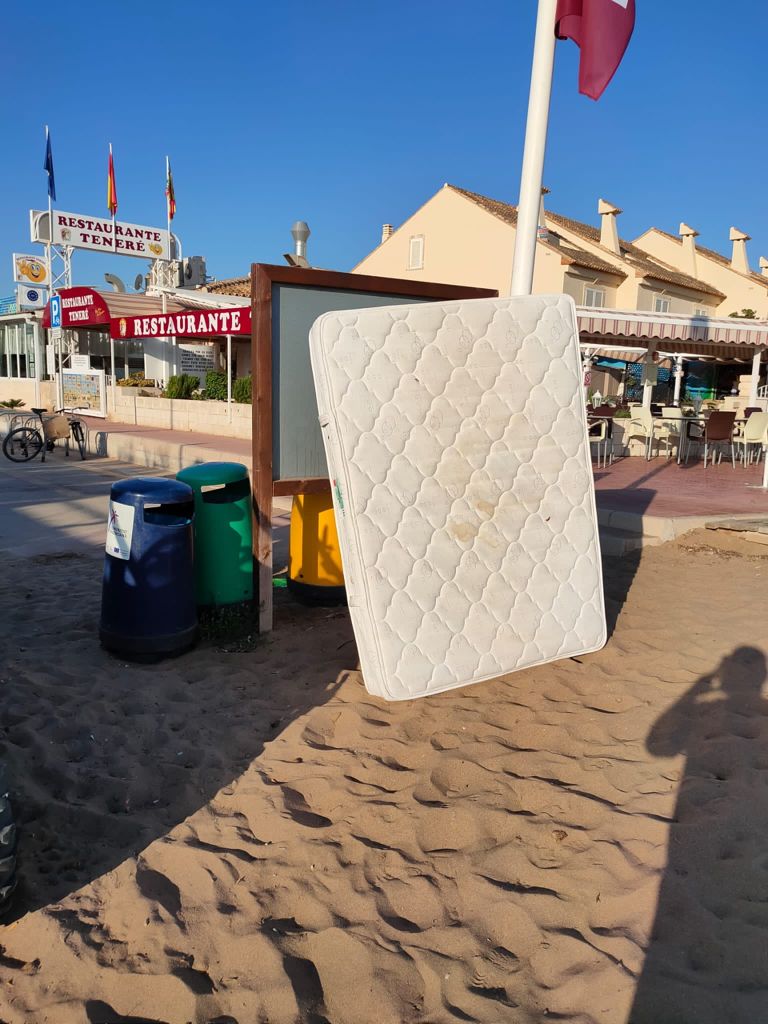 Récord de residuos no naturales en las playas durante la primera quincena de agosto