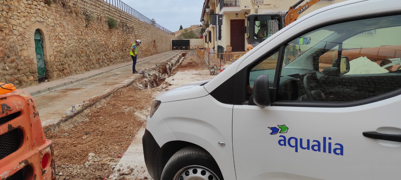 Comencen les obres de connexió a la xarxa de sanejament del carrer de Benicadim