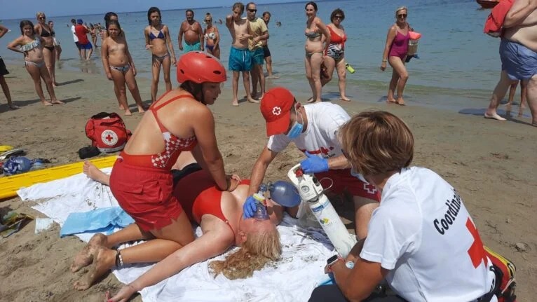 El servicio de vigilancia y socorrismo de Cruz Roja en las playas de Dénia cierra el verano ...