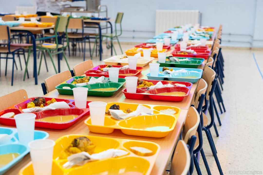 Dilluns s'obri el període per a demanar les ajudes per al menjador escolar