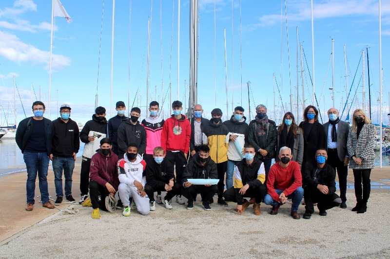 
Visita al alumnado del programa formativo “Actividades auxiliares y de apoyo al buque en p...