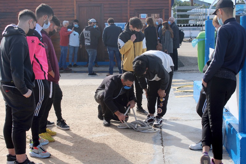 Visita a l'alumnat del programa formatiu “Activitats auxiliars i de suport al vaixell en...