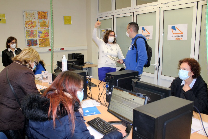 Dieciocho personas desempleadas empiezan a trabajar mañana en el Ajuntament de Dénia a travé...