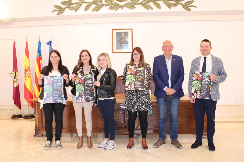 Dénia celebra la última semana de abril un festival de las flores para incentivar las compra...