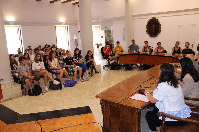 Los socios del colegio Paidos de Dénia en el proyecto Erasmus+ visitan el ayuntamiento