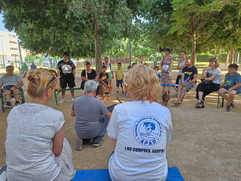  
La campaña para la infancia y adolescencia “¡A merendar en el parque!” se estrena con un taller de la protectora de animales APAD en Torrecremada 