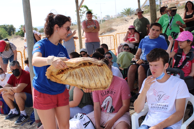 Suelta de tortugas en la playa Punta del Raset