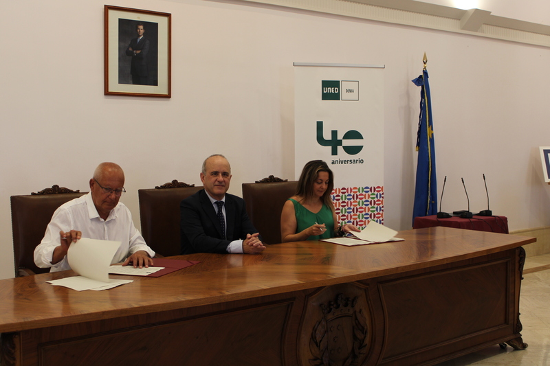 
Acord de col·laboració amb el Centre Associat a la UNED de Dénia per a la celebració del F...