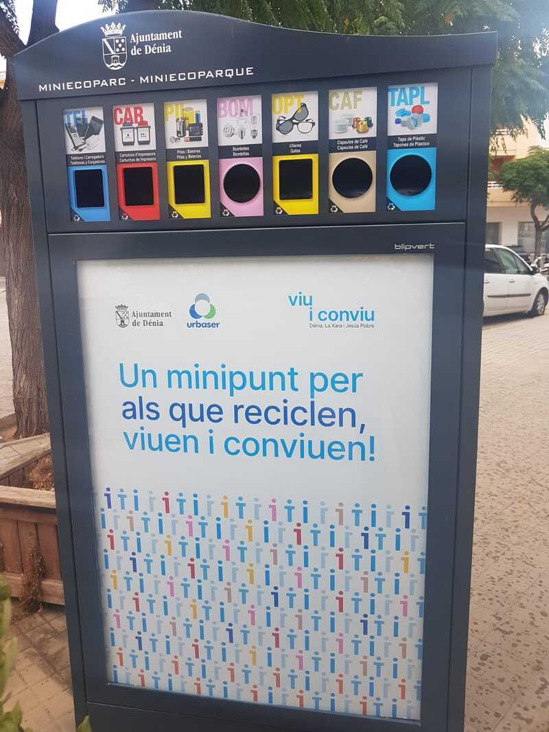  Instalan mini puntos limpios en las calles de Dénia para acercar la recogida selectiva a la ciudadanía 