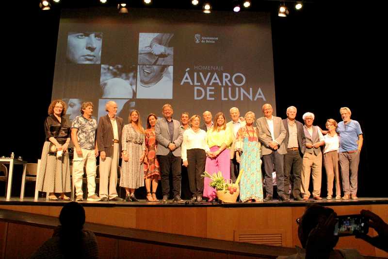  
Dénia plasma su “historia de amor” con el actor Álvaro de Luna en un homenaje con la presencia de familiares y amigos 